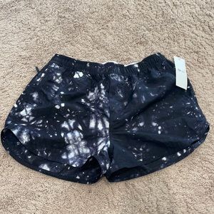 Lululemon Tidal short size 6